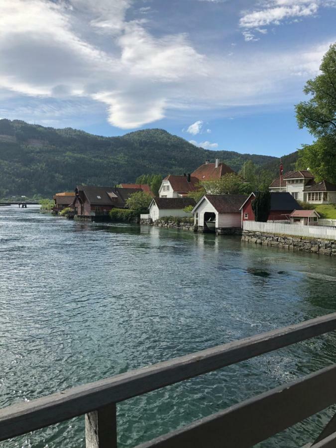 Stryn - House By The River エクステリア 写真
