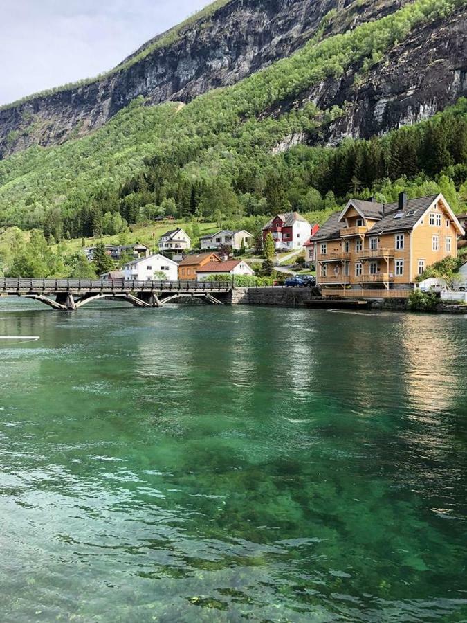 Stryn - House By The River エクステリア 写真